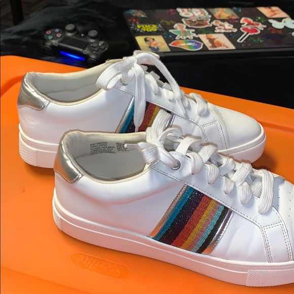 Shoes - Picture 5 of 7